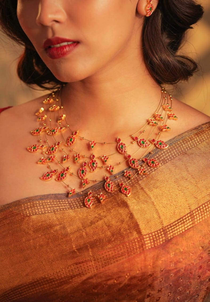 1 Necklace, 1 pair earring